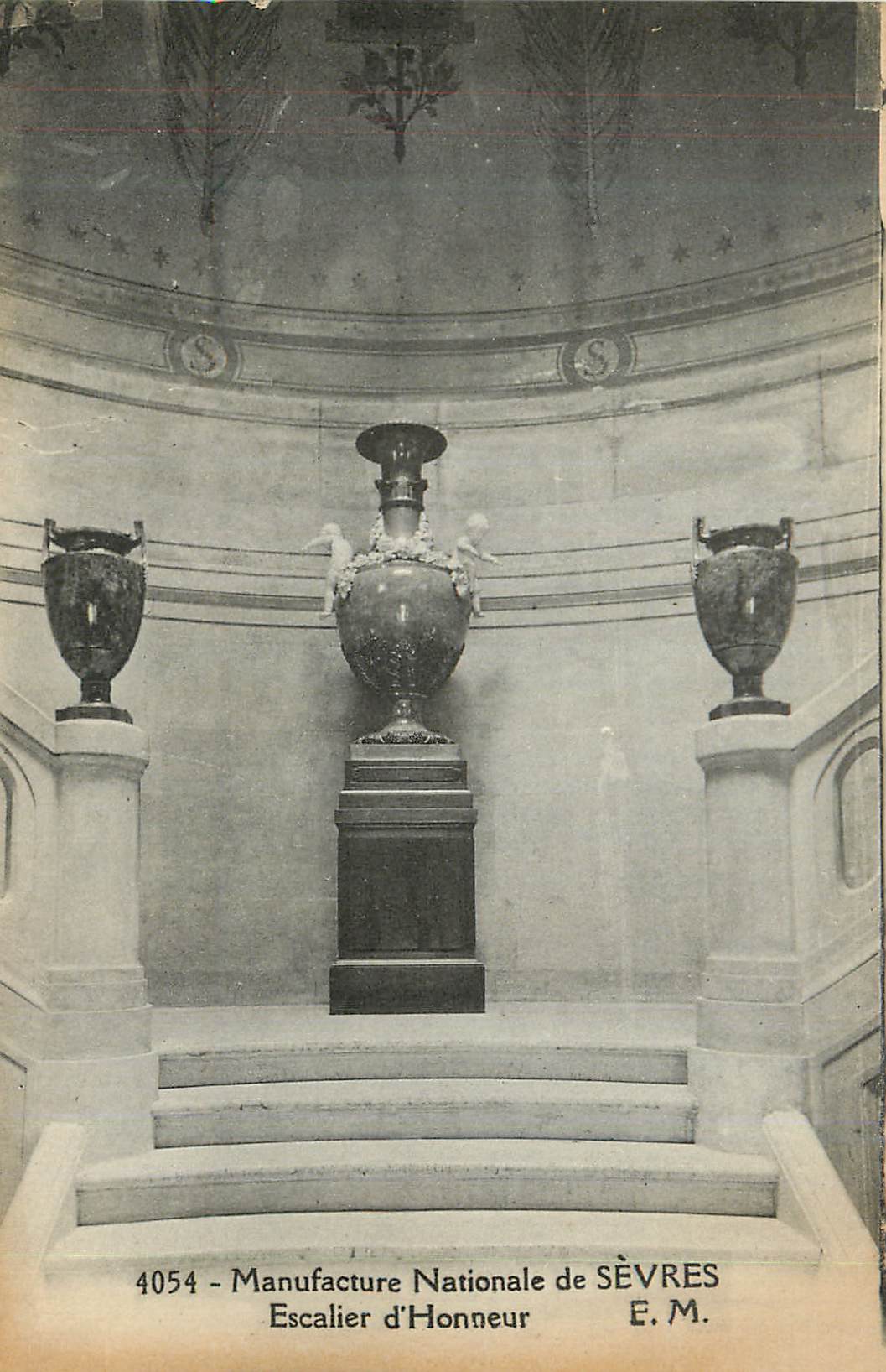 CPA Manufacture Nationale de Sevres Escalier d'Honneur